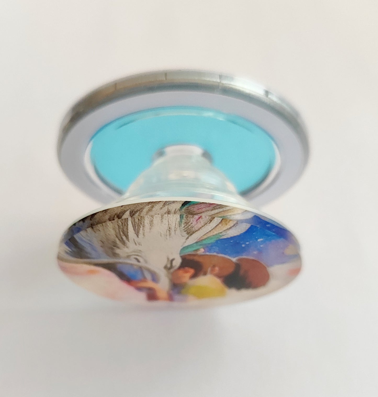 "Spirited away" Magnetic phone grip